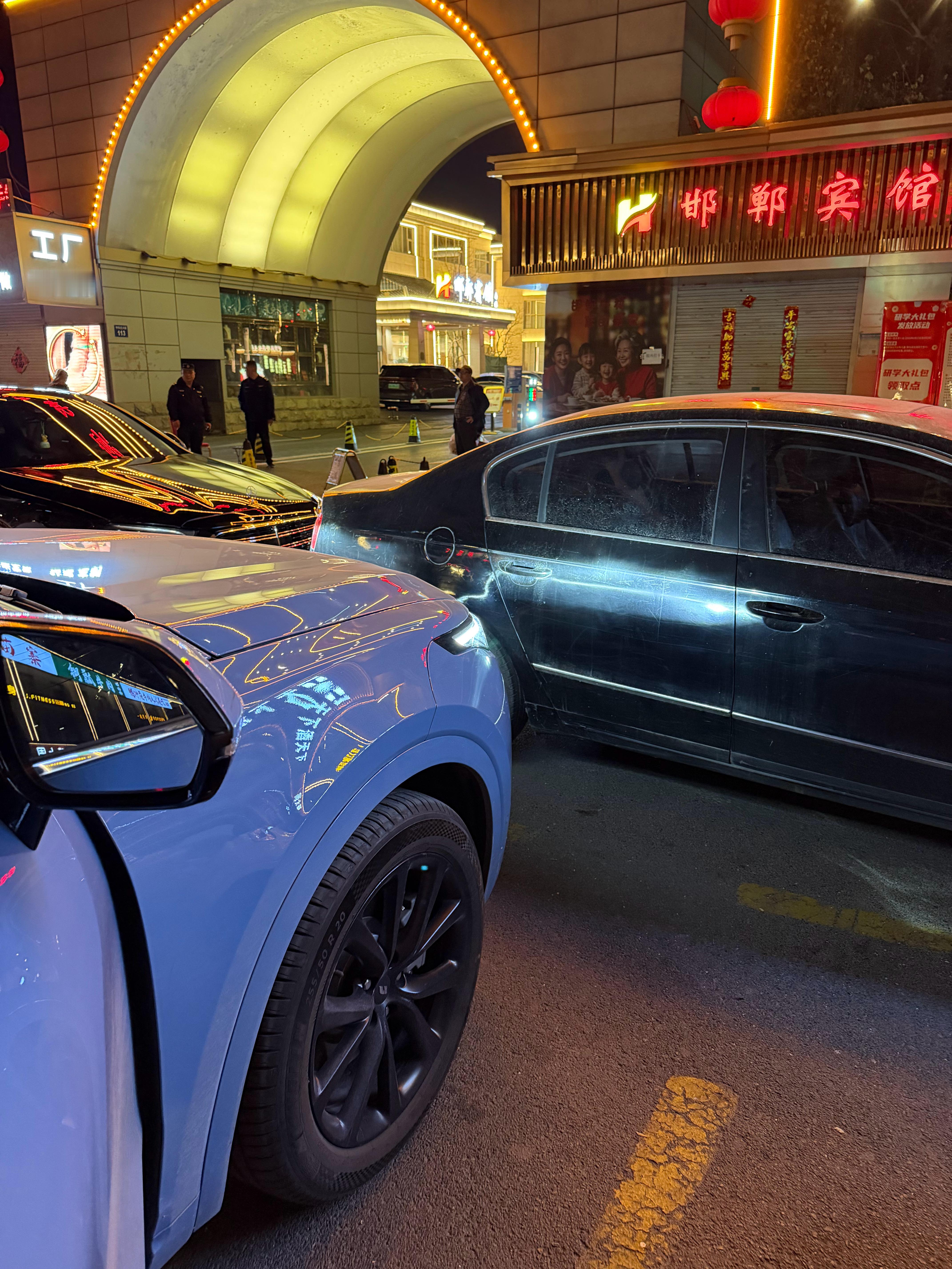 留了电话，但是电话打不通，等于没留邯郸