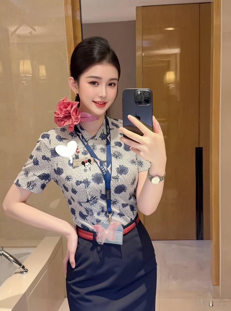 不只是高！超高空姐不仅身材火辣，更有大长腿吸睛！有哪些女生日常好看穿搭可以借鉴
