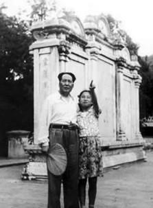 1949年，毛主席的女儿李讷，在一堂音乐课上指出了教材的错误，惹得老师有些不高兴