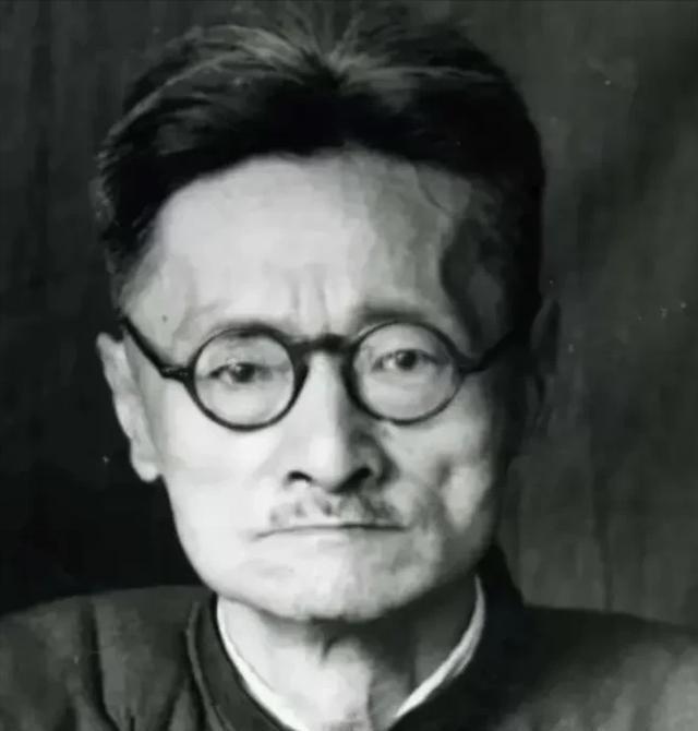 1917年，刘文典到北大教书。一天，辜鸿铭问他：“你教什么课？”“汉魏文学。”刘