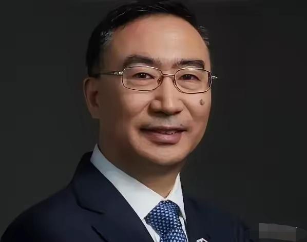 朱江明说电车用车成本碾压油车，百公里四块多，油车要五十。底下最高赞评论就一句话：