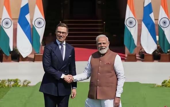 沉默一天后，莫迪扛不住了：就美国击沉伊朗军舰发声莫迪终于出来说话，他是真的顶