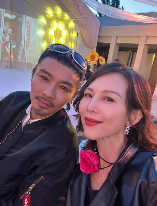 一次节目，蔡少芬在《送一百位女孩回家》回忆恋爱时期的一段往事：“我有一次跟张晋吵