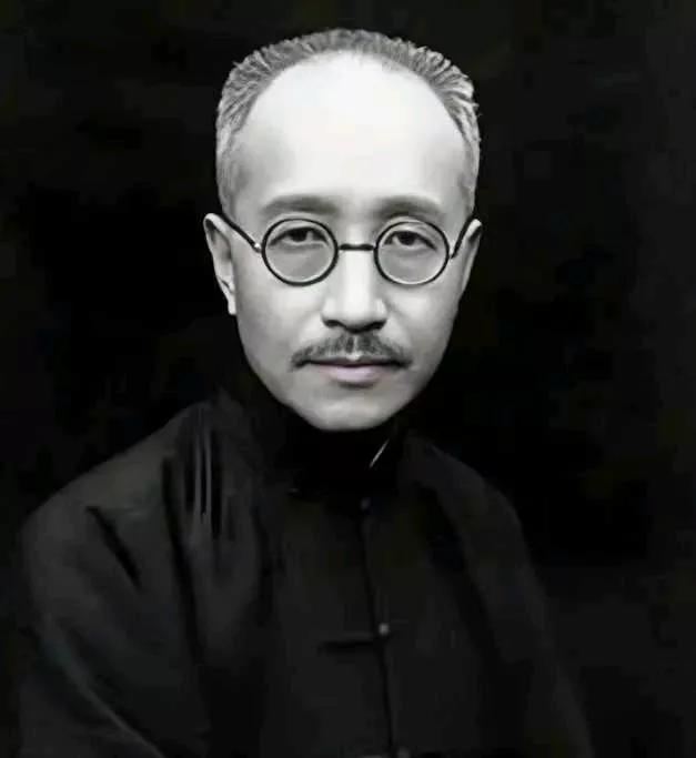 1924年，上海霞飞路公馆里，章士钊刚把交际花奚翠珍接进门，原配吴弱男就带着三