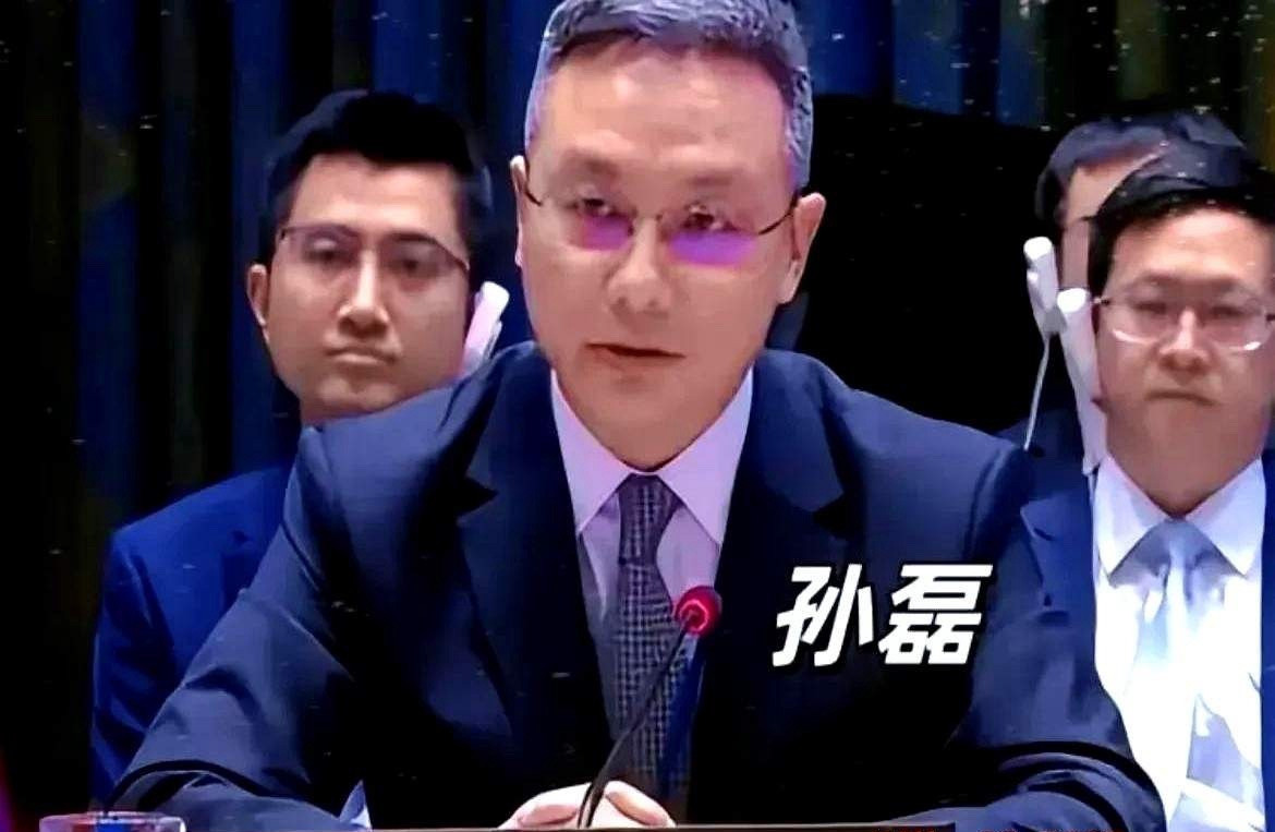 中国喊话胡塞武装别再闹事放人红海那边乱套了！美国英国揍了