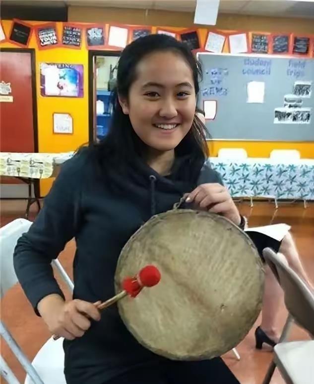 翟云瑶，当年轰动中美两国的留学生霸凌案主犯，刑满后被美国驱逐回国了。2015年