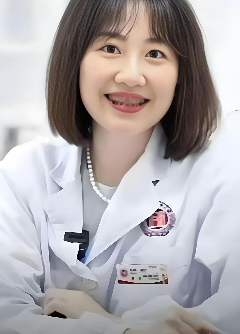 大家还记得湖南省人民医院眼科原来的曾主任吗？她长得漂亮有气质，好久没有她的消息了