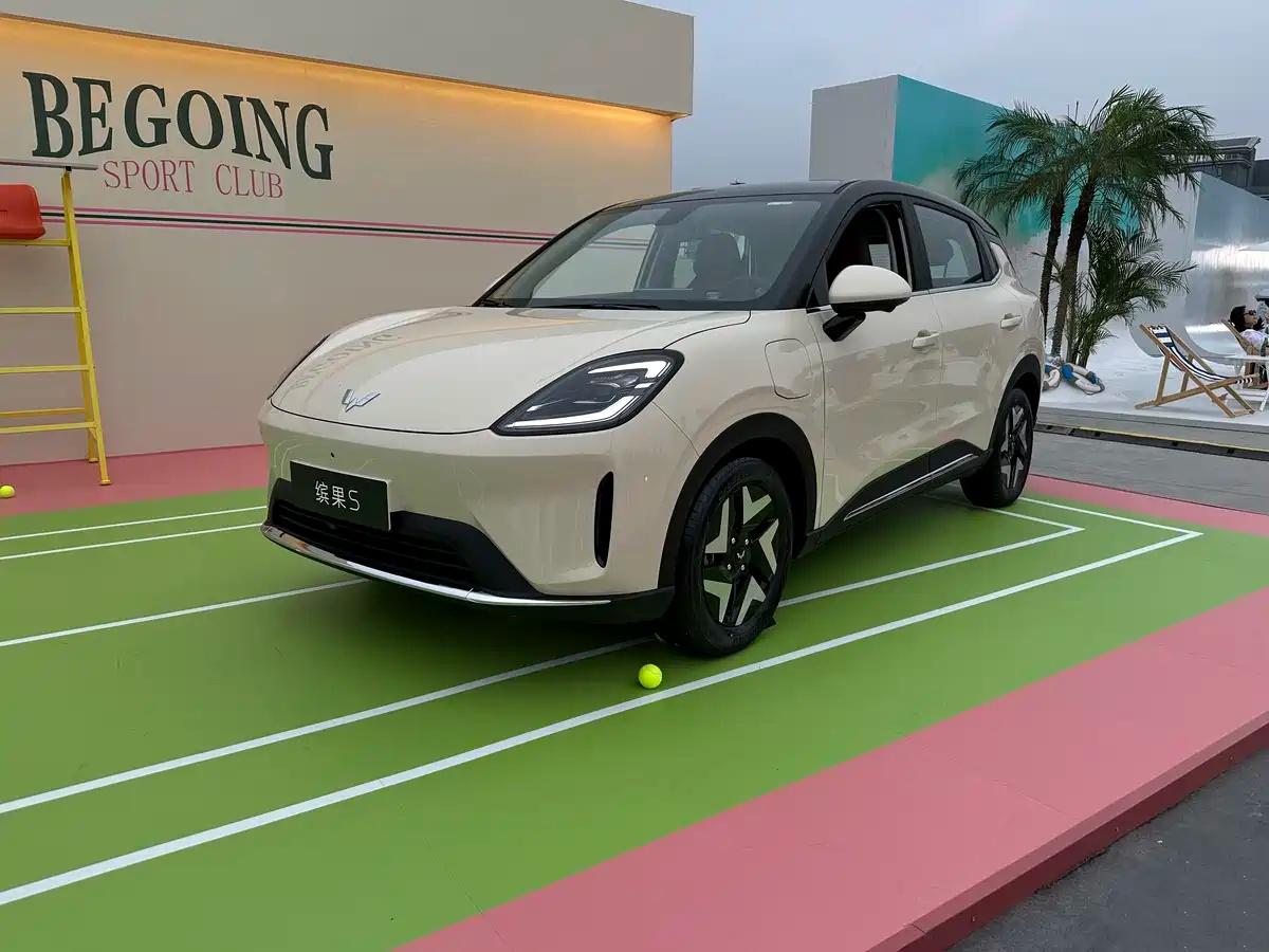 9月27日，五菱旗下的小型SUV——缤果S正式上市，新车共推出4款车型，售价区间