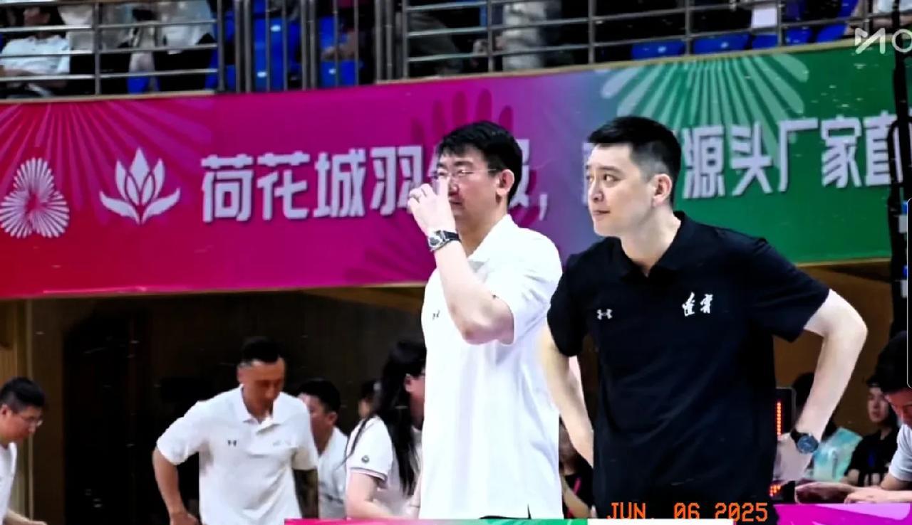 王博在全运会没有外援，广厦根本不是辽宁对手，杨鸣赛后还耳语安慰他，辽宁队底蕴深厚