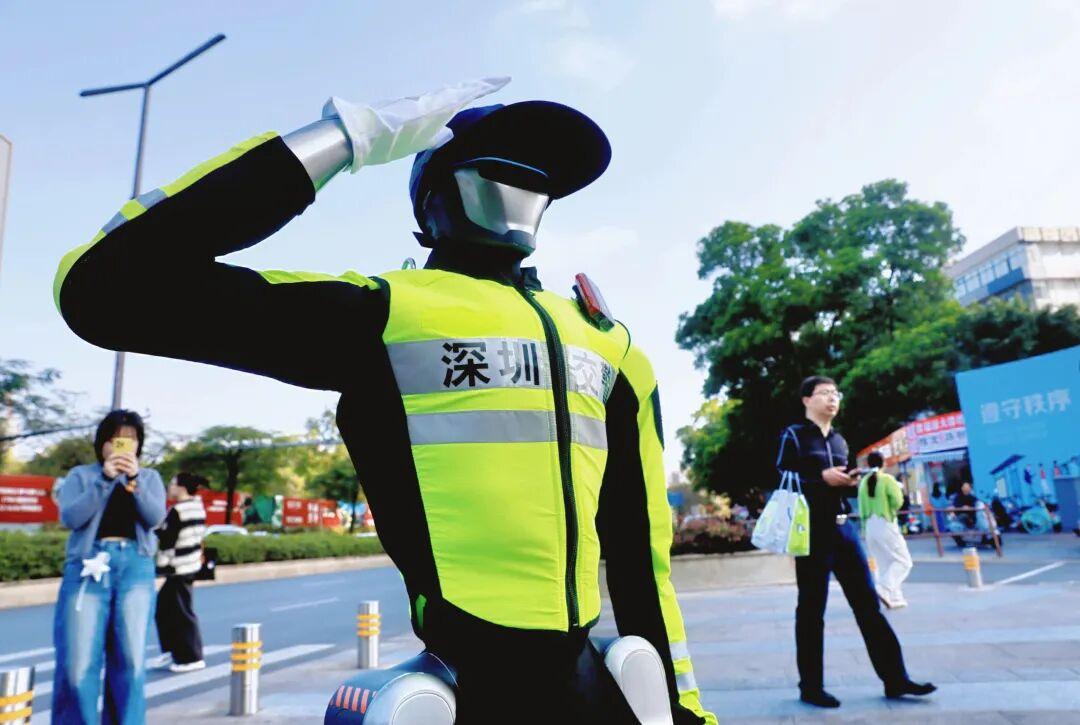 不愧是中国科技之都，深圳还是太超前了！7月20日，“湾区智警”机器人，无人巡检
