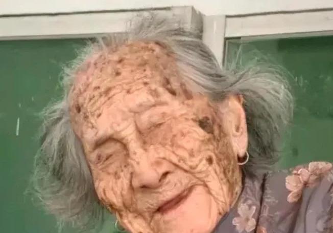 “中国长寿之母”2025年元旦离世，1902年出生的林蛇母，一共有100多名儿孙