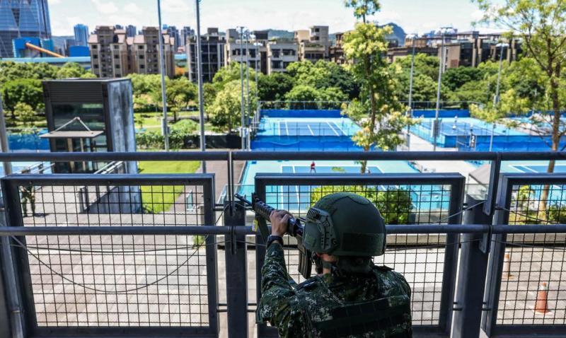 据《联合早报》消息，民进党当局宣称“台湾（省）新兵以武拒统的意志提升”。台湾省