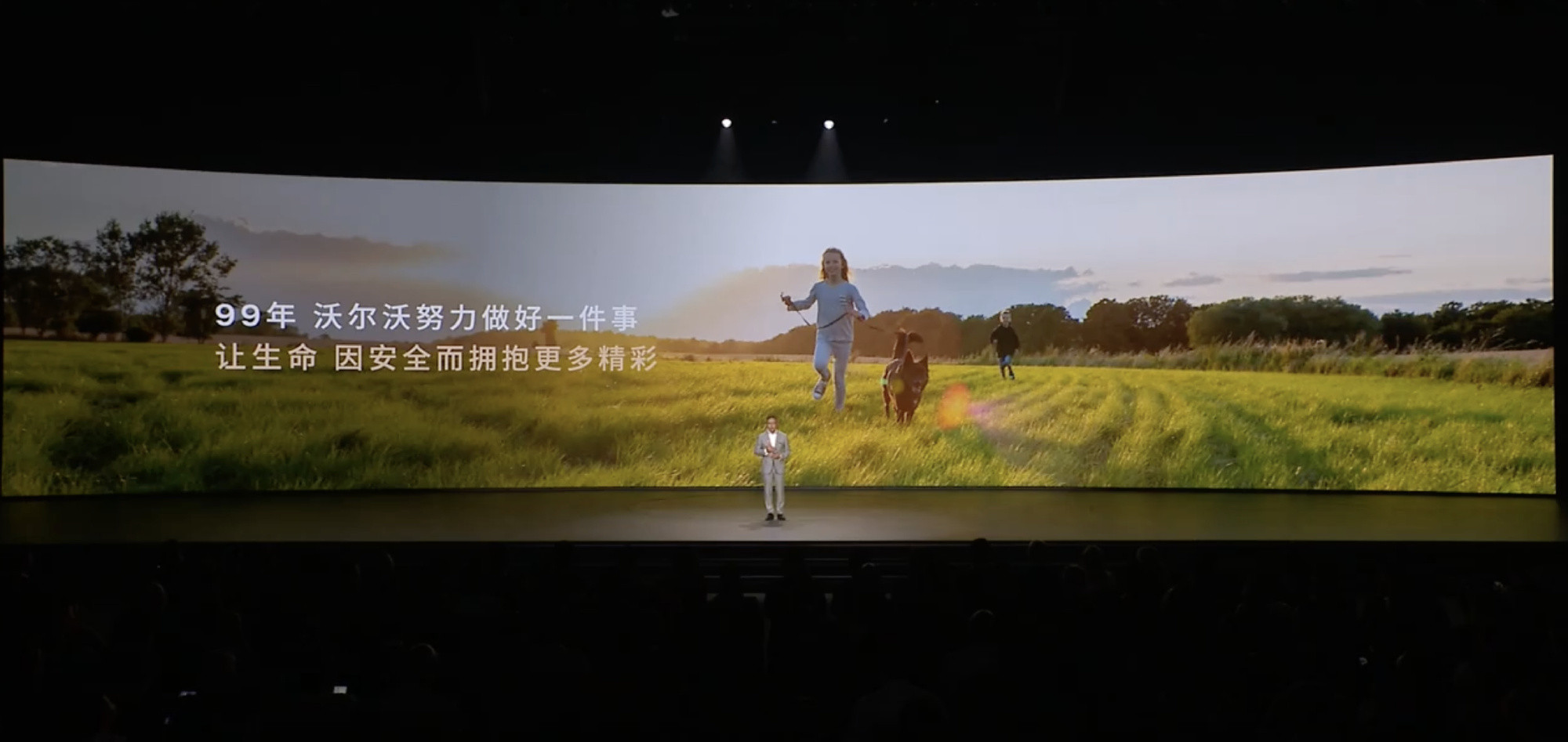 有一个朋友问我：25万预算，想买台豪华、中大型、还得足够安全的SUV，有好选项吗