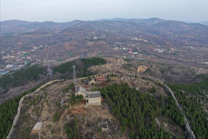 北邙山海拔仅253米，却埋了24座经考证的帝陵。在中国名山大川里北邙山连号都排不