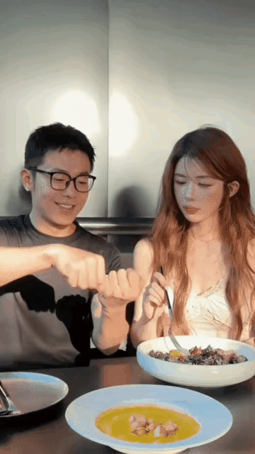 配合还挺默契的[大笑]