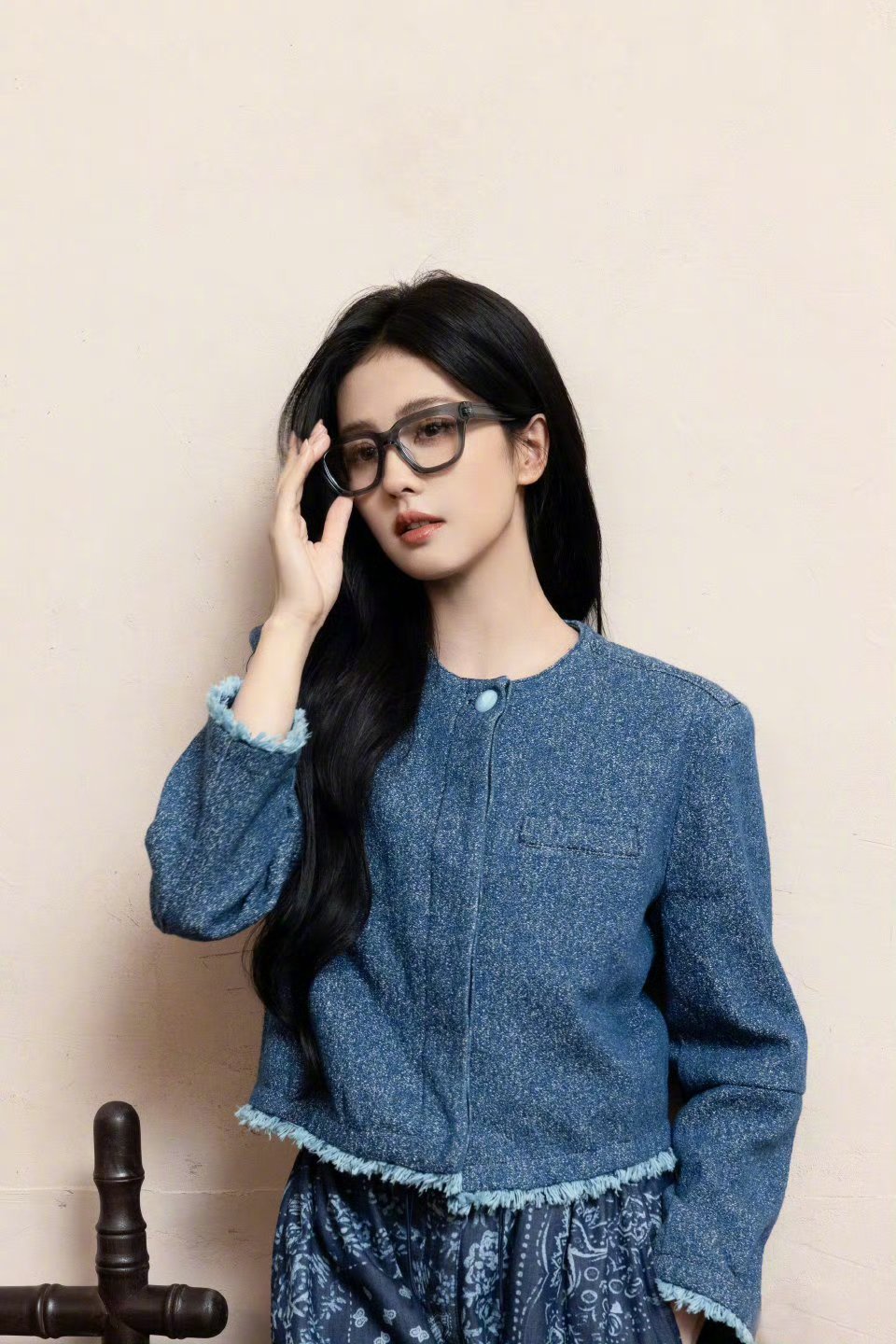 白鹿携手EmporioArmani发布2026春夏女士腕表系列视觉大片。镜