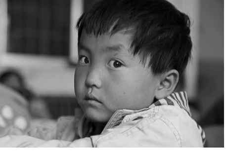 最新研究表明: 贫困家庭的孩子大脑更小, 天生就该做穷人!