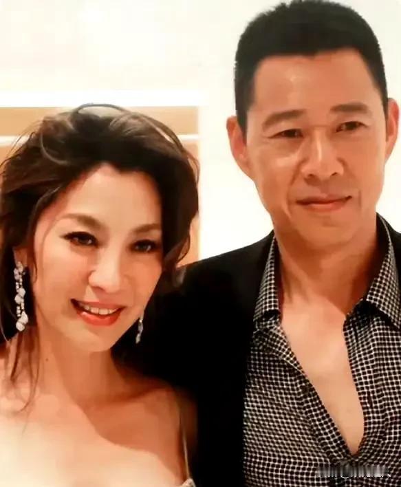 张丰毅这话说得够直接：这辈子做得最对的事，就是跟吕丽萍离了婚，转头娶了比自己小1