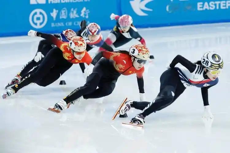 韩国教练偷看手势逼得王曼昱蒯曼脸对脸说话，体育精神去哪了WTT美国大满贯女