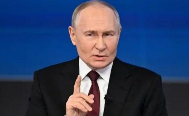 美国记者提问普京，如果中国要解放台湾，俄罗斯会不会掺和一把？普京干脆利落的几个字