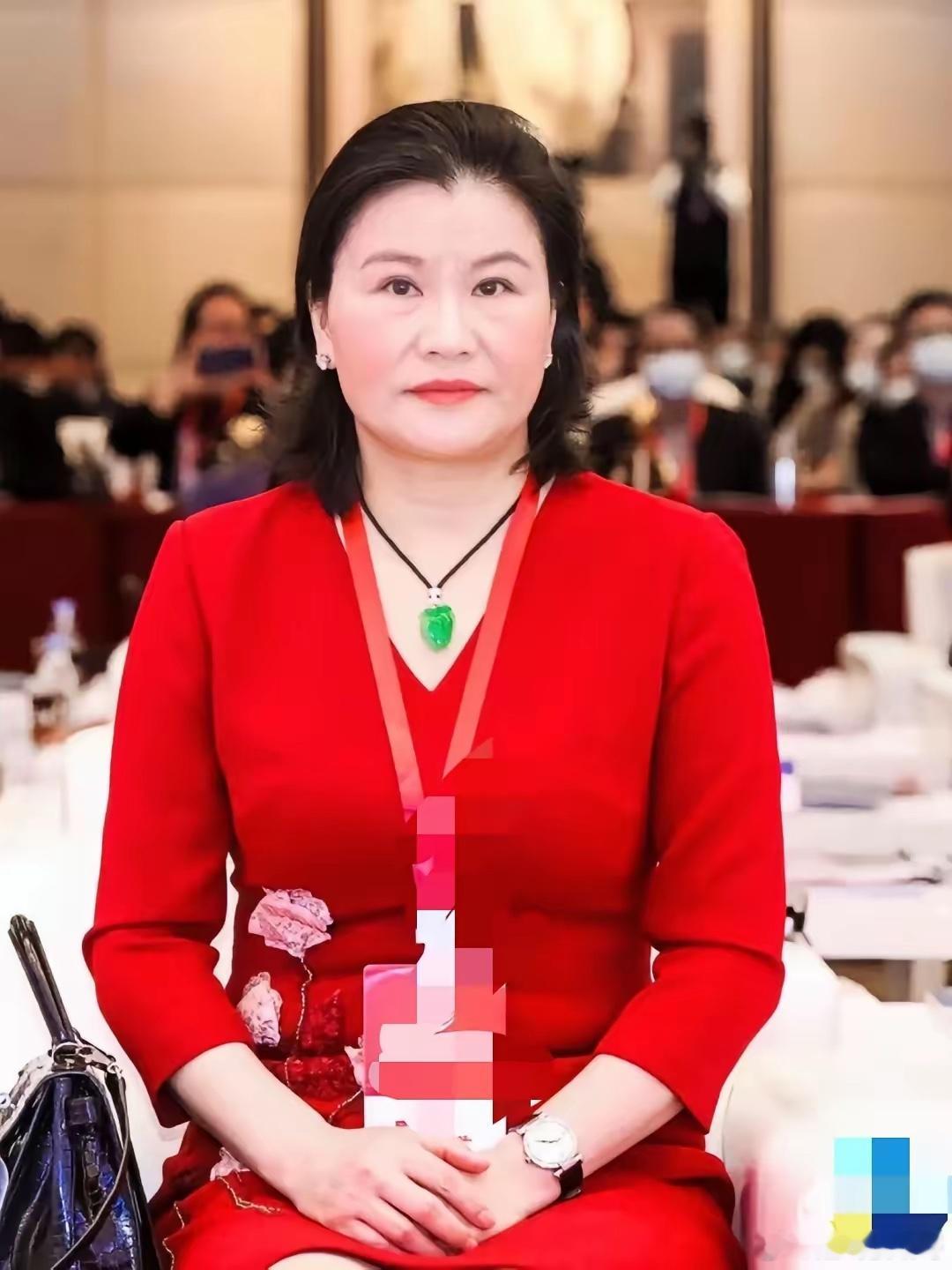 关于周群飞的6条冷知识。1、周群飞是湖南永州媳妇，给永州娟了1.1亿。2、周群飞
