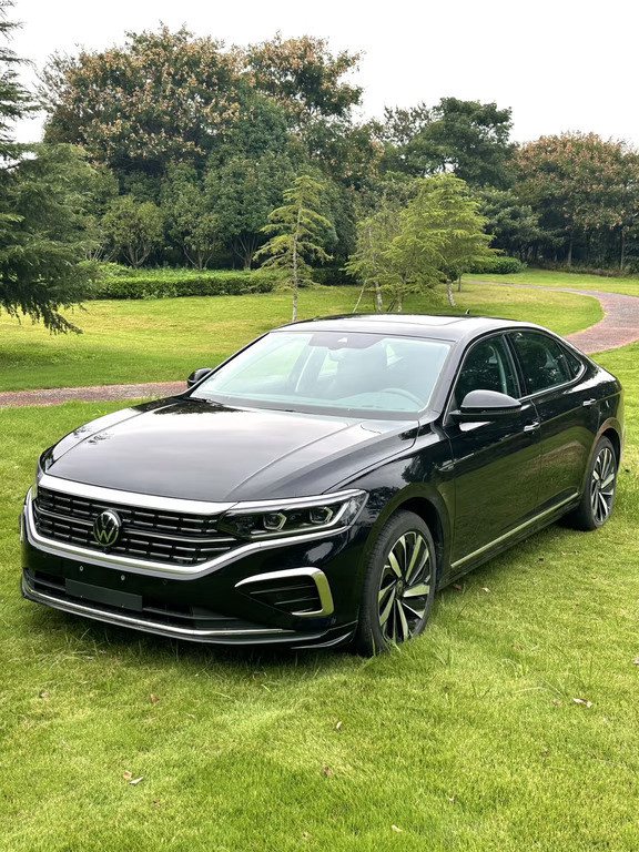 15万拿下220马力德系B级车？帕萨特龙腾版真香警告🚗💨家人们谁懂啊！预算15万想买台有排面的B