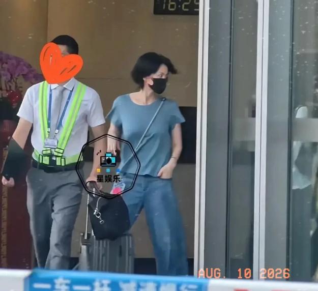 王菲，引发热议。8月10日，57岁的王菲，冲上热搜，这一次，不是因为谢霆锋隔空