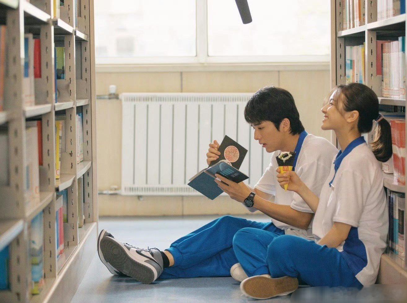 李兰迪张新成同框欧米伽，今晚死去的cp复活了