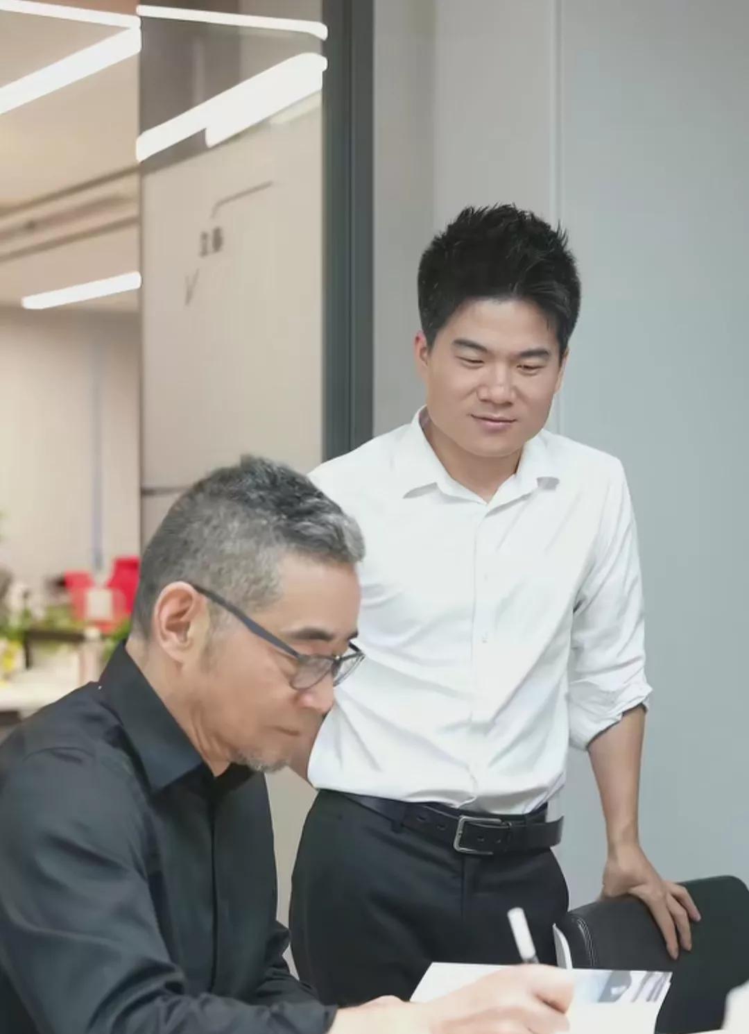 董宇辉和苏童老师的访谈，聊到了老家的老房子扩建，他父母提了一个要求，没想到董宇辉