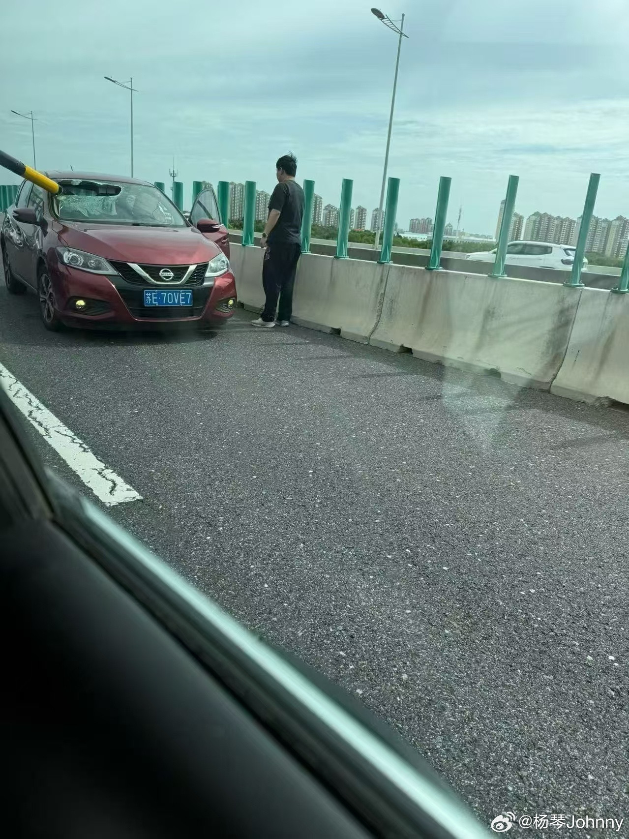 这大哥可以命大，得去烧香拜拜深圳