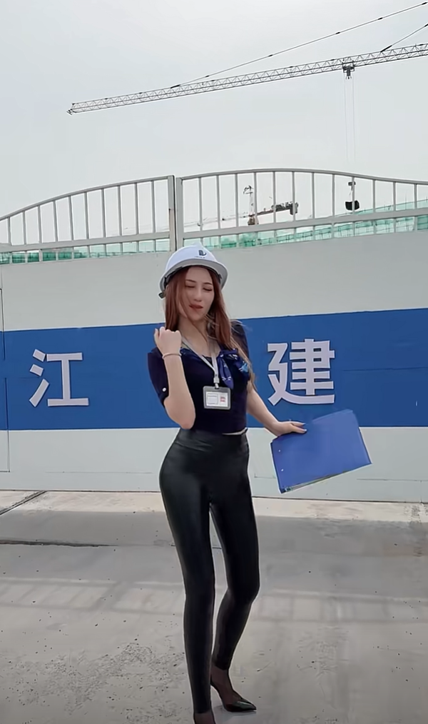 老板秘书以来工地就得瑟怎么办？