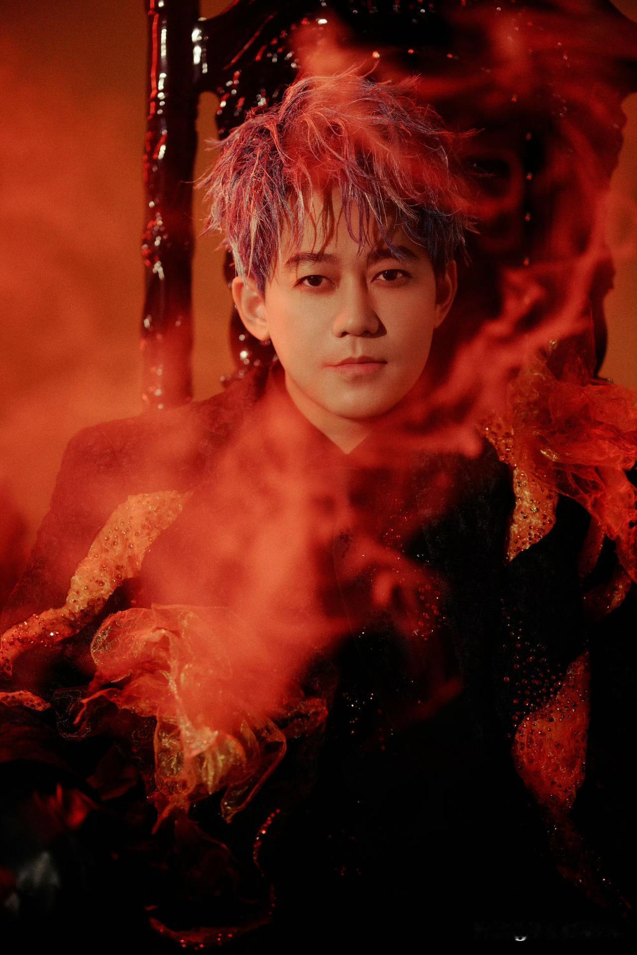 11月22日，苏醒和王铮亮同一天开演唱会，一个在重庆巴南开，一个在湖北武汉开，两