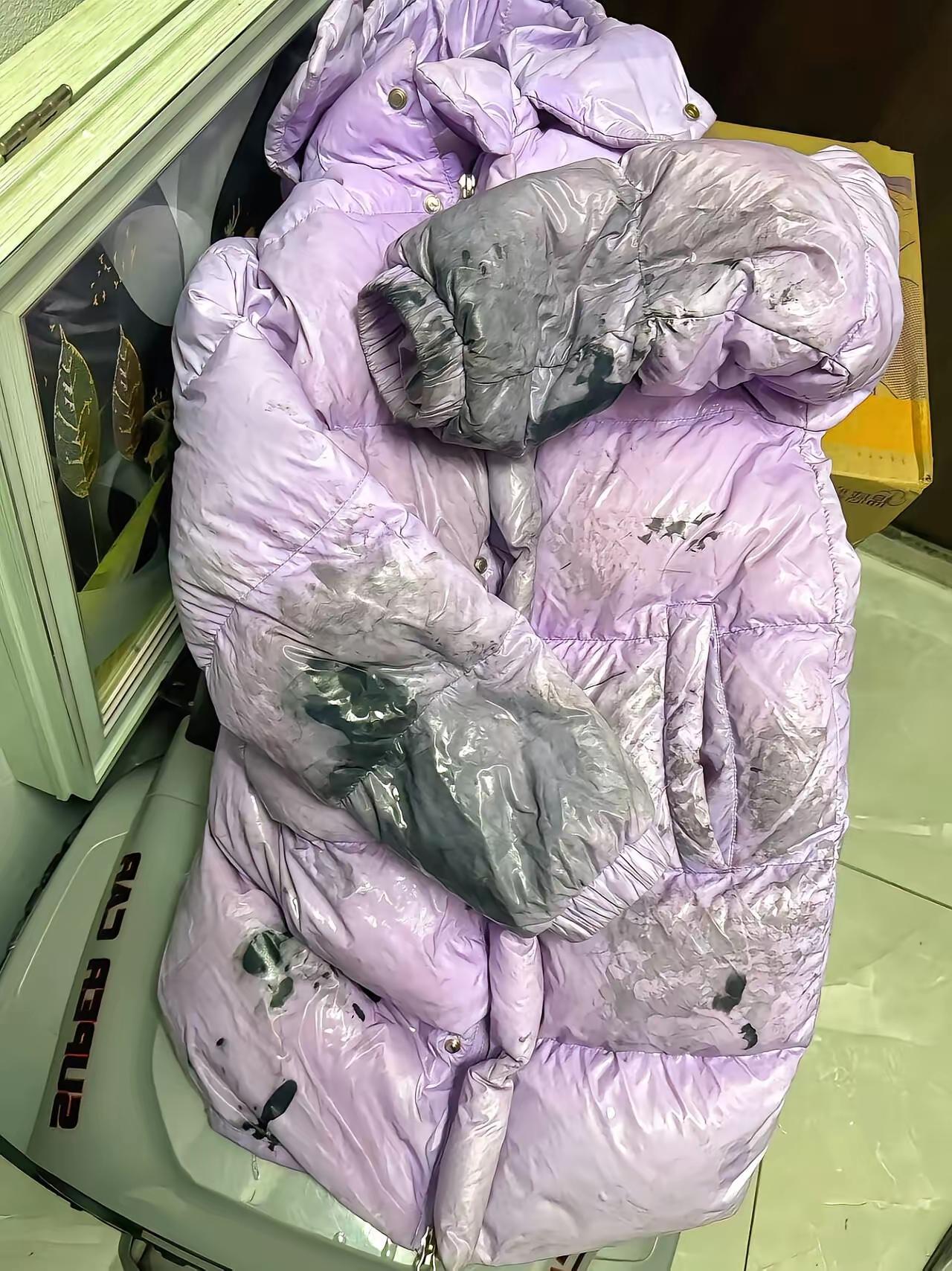 七岁孩子，让我生活如地狱穿了的第四天！一到冬天就这样，穿罩衣就脱！都没敢买羽绒