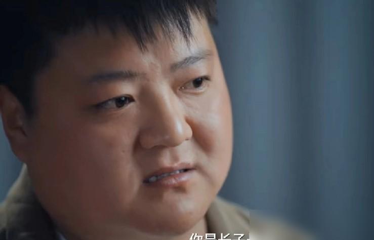 大圆哥把“爸妈要钱”直播出来，不是卖惨，是给自己按了暂停键。他在直播里把家庭