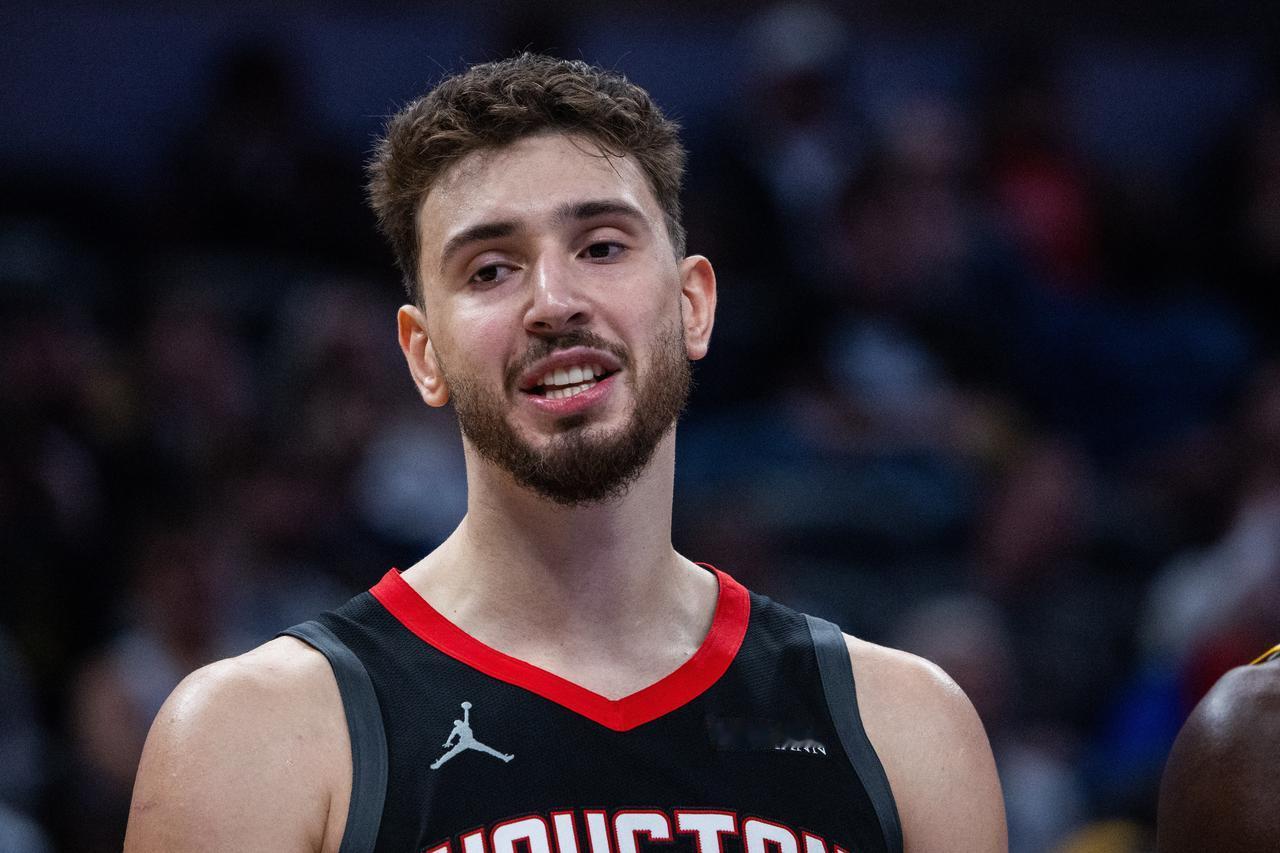 打的太差！火箭球迷狂喷申京：对阵黄蜂：申京投篮16中6，三分球3中0，罚球2