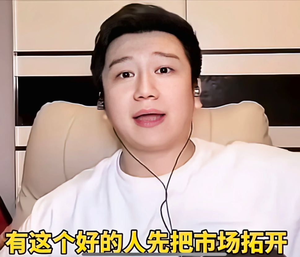 李寅飞终于开窍了，主动向德云社示好，不参与抹黑郭德纲值得称赞最近传统相声界格