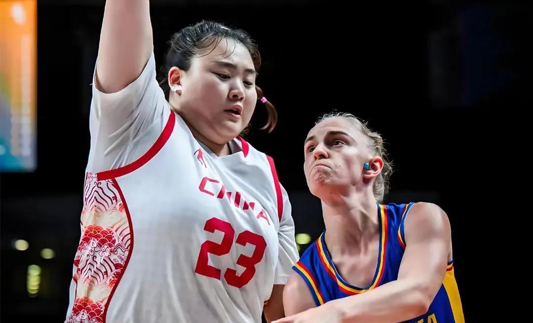 假如刘禹彤不被罚下场？中国女篮在大运会上与日本队、波兰队的比赛中，中锋刘禹彤都因