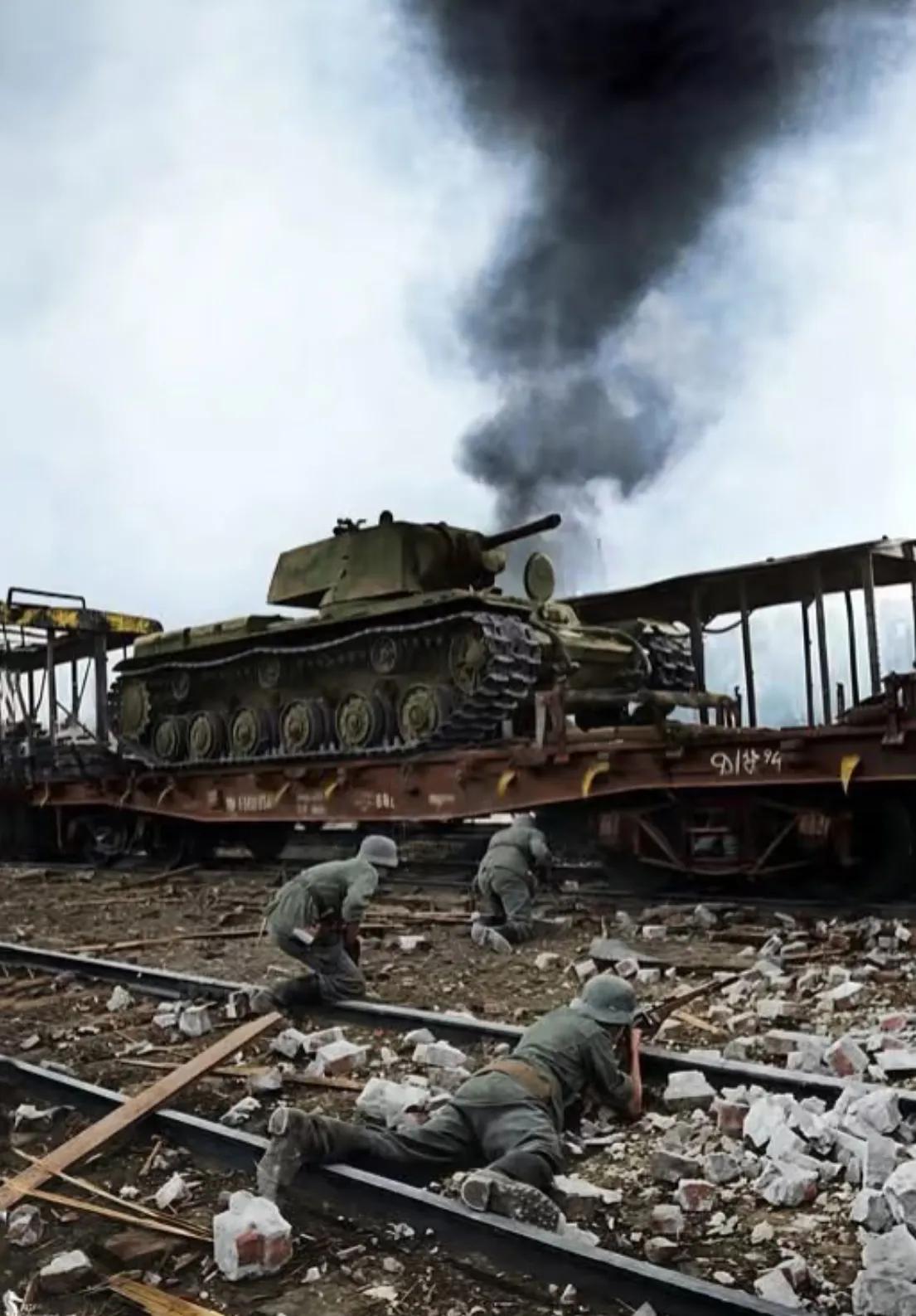 1941年斯摩棱斯克：未参战就“阵亡”的KV-1坦克1941年8月，德军士
