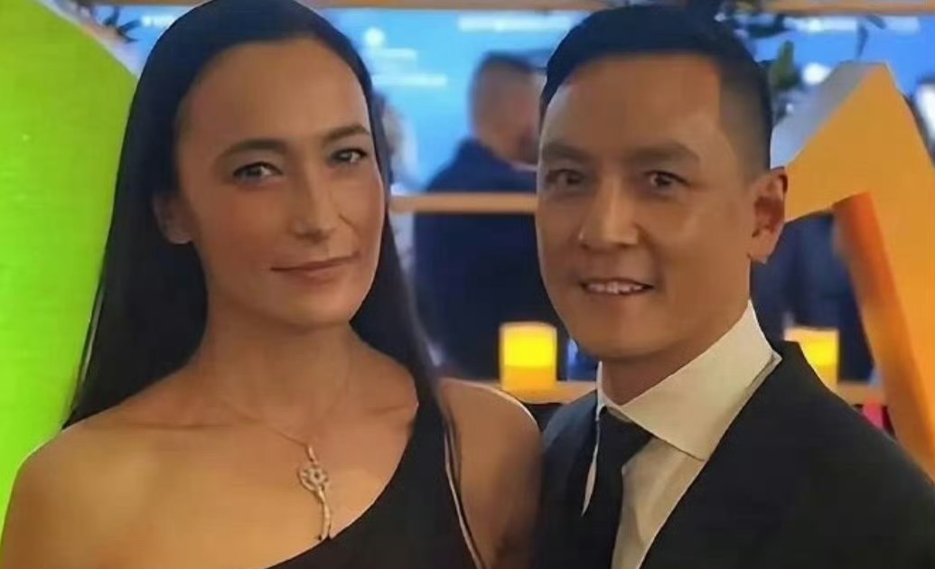 网友说吴彦祖老婆比他还man，确定是个女人？