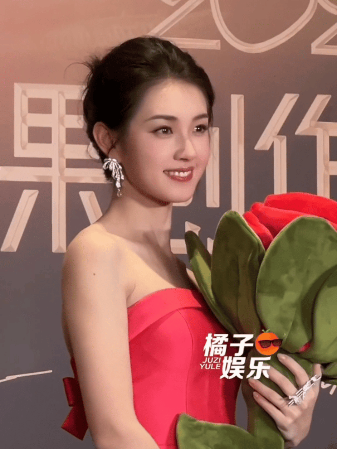 郭宇欣今日红毯造型，生图状态完胜工作室出图鎏光盛典