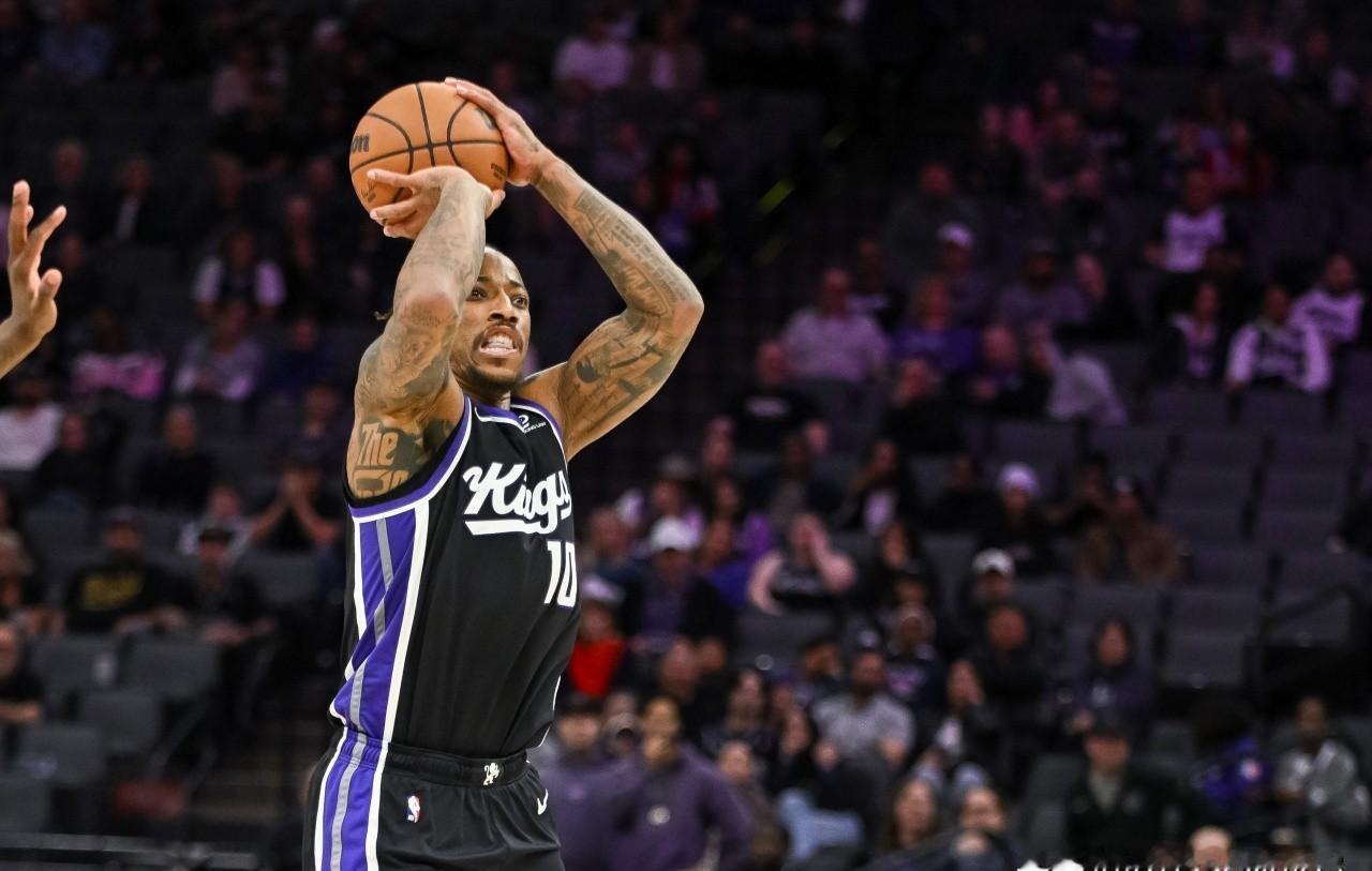 被开拓者裁掉48小时后，他投疯了。在缺兵少将的灰熊，吕克·肯纳德扔进6记三分。