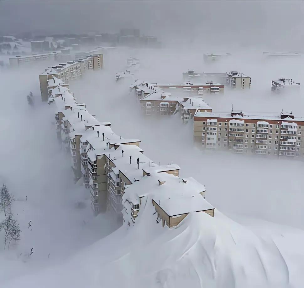 人类在自然灾害面前显得极为渺小。2026年1月，俄罗斯堪察加半岛遭遇了一场疯狂至