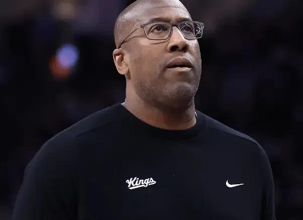 NBA情报局7月6日讯，纽约尼克斯这是要搞“钞能力”建队？刚官宣签下新主帅迈克-