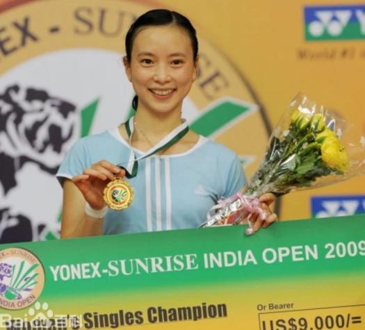 1999美国夺冠后，皮红艳开心地回到中国，但马上接到教练王俊杰冷冰冰的通