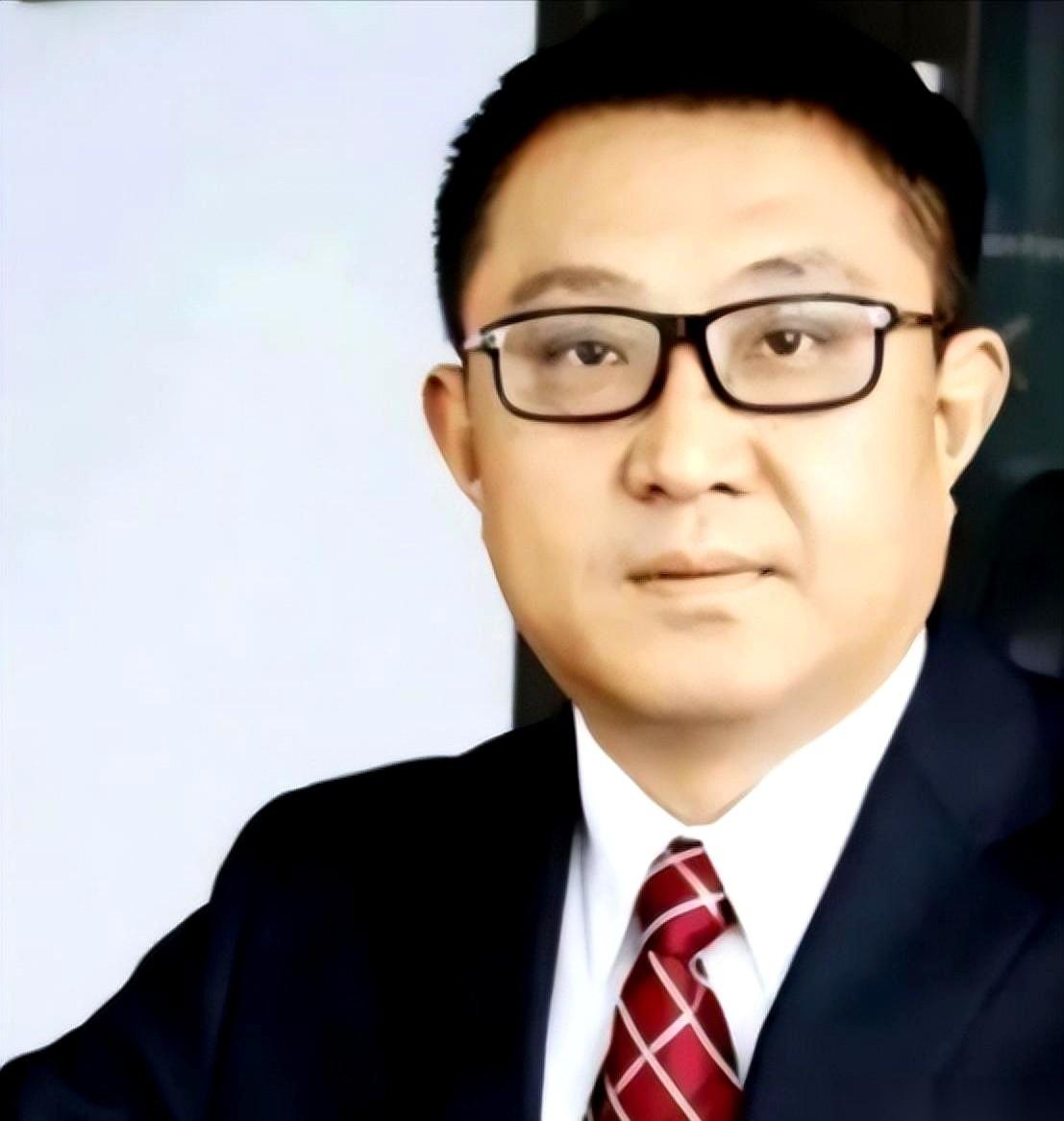 聊聊那个叫张核子的人。疫情前，他守着个半死不活的亲子鉴定公司，赚点辛苦钱。疫情