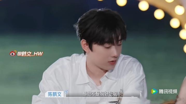 心动9最不吃女嘉宾捧场之人心动的信号思思说“好吃的”，鹤文说“不好吃”，柏涵说