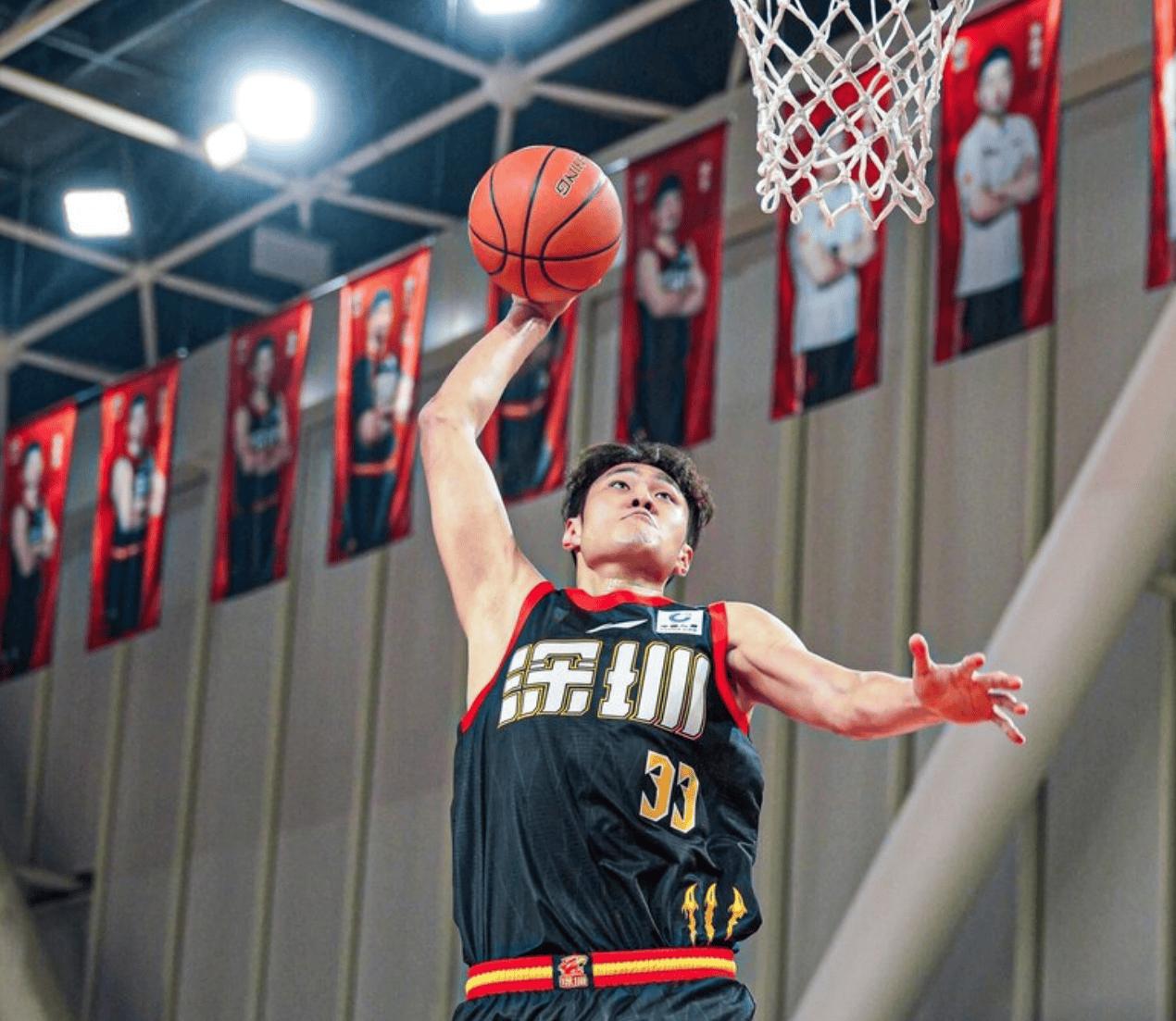 今天深圳男篮的王浩然和贺希宁又把国家队锋线张镇麟打爆了！有谁能想到深圳能赢上