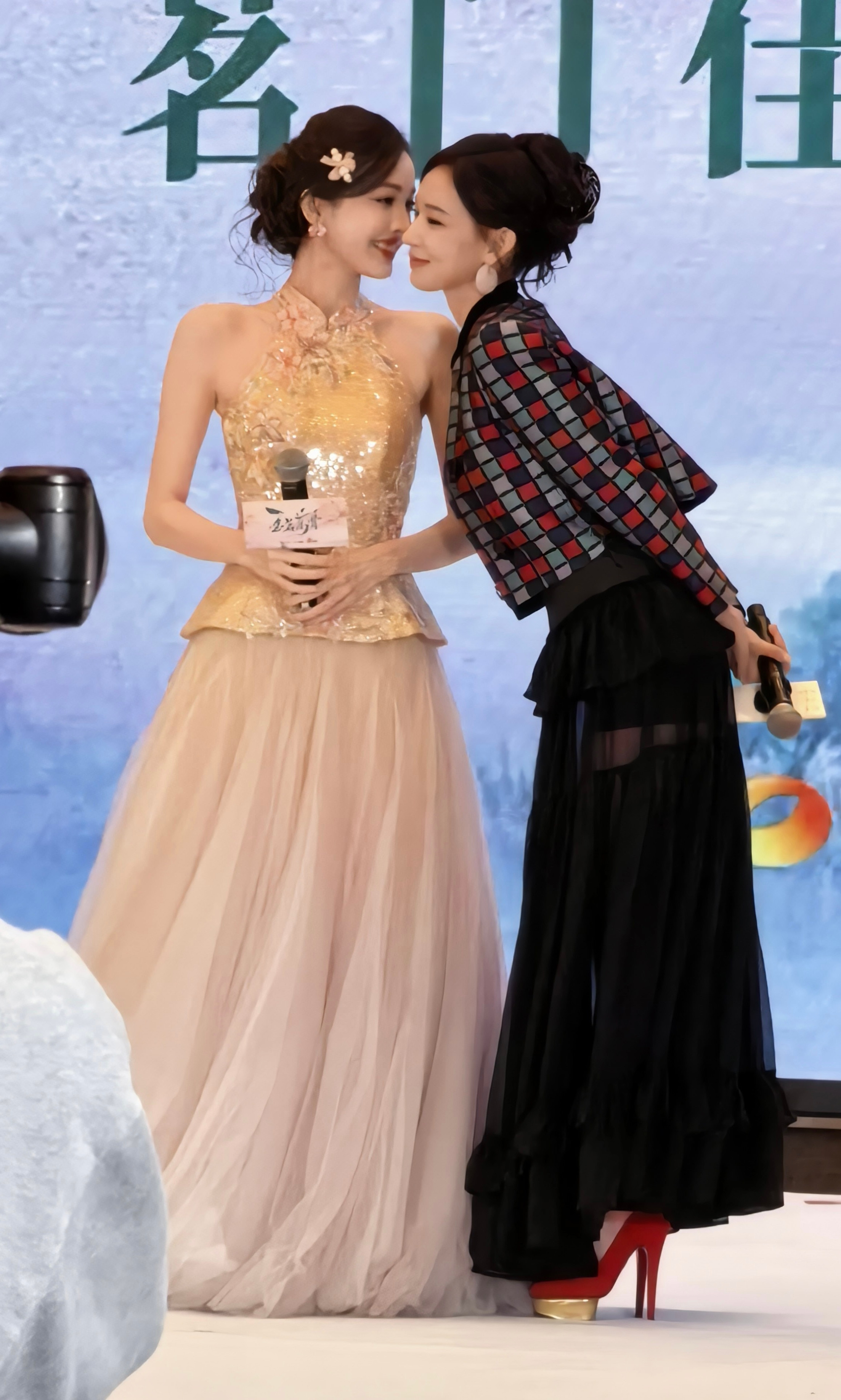 古力娜扎程潇今日份的美女贴贴