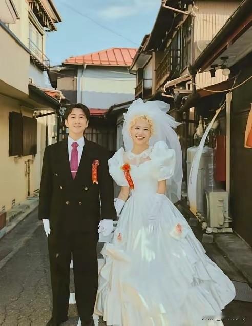 陈汉典和Lulu失策，特意跑到日本去拍婚纱照，说实在成片效果也不咋地啊，土土的，