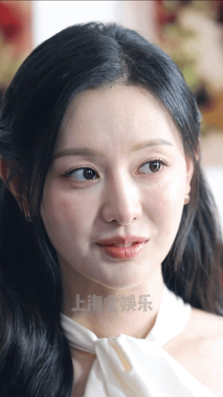 这才是真正的好皮肤韩国女明星真的不靠滤镜磨皮出片这妆又淡又轻薄五官、皮肤一